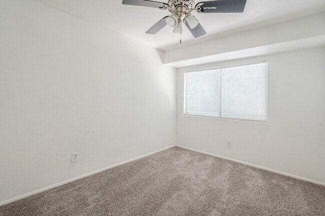 Building Photo - 3 bedroom townhome for rent