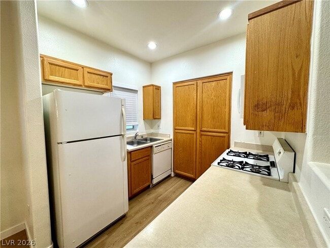 Building Photo - 1420 Red Crest Ln