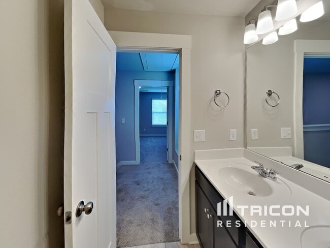 Building Photo - 4803 Kingdom Dr