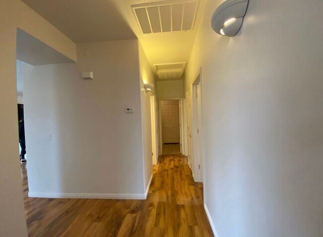 Building Photo - SPACIOUS HOME FOR RENT IN CORAL CANYON