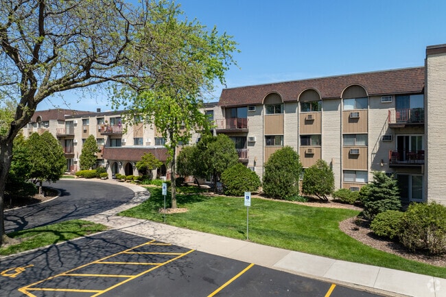 Building Photo - The Chateau Royale