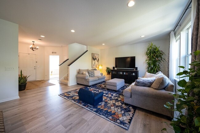 Building Photo - 5004 Trillium Cove NE