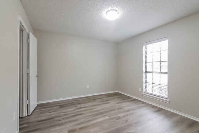 Building Photo - 436 Northwood Trail