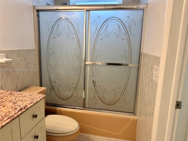 Building Photo - 2855 Leonard Dr