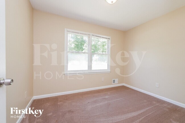 Building Photo - 1701 Underwood Dr SE