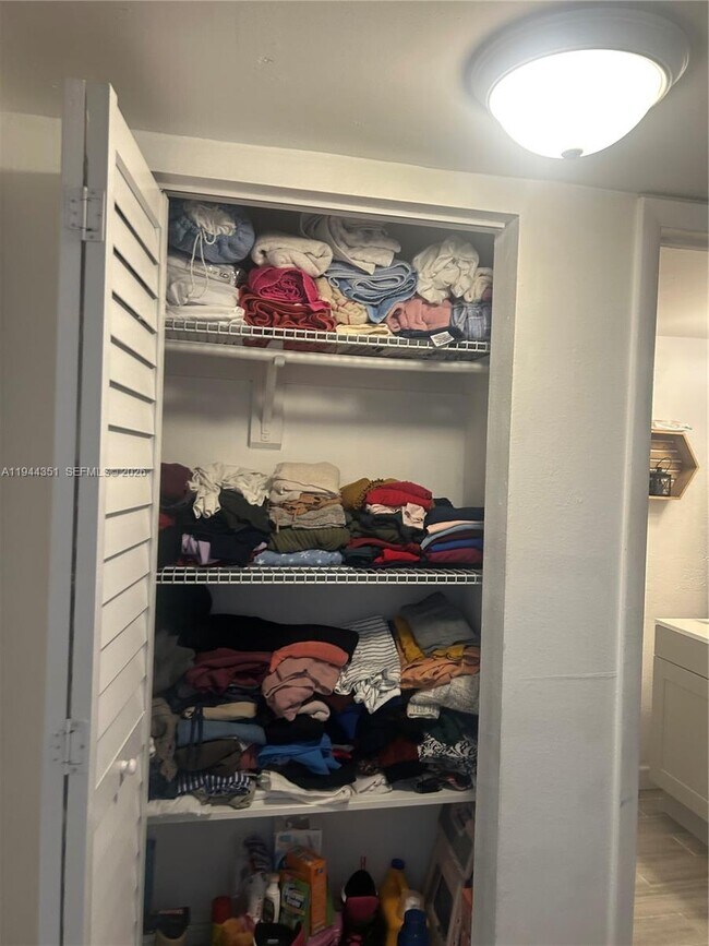 Building Photo - 6130 W 19th Ave