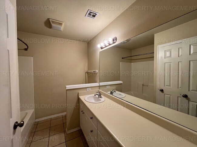 Building Photo - For Lease | Pratville | Available Now!