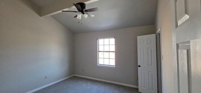 Building Photo - Townhome Near Lafayette High