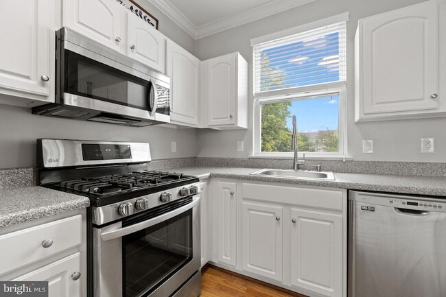 Building Photo - 21796 Kelsey Square