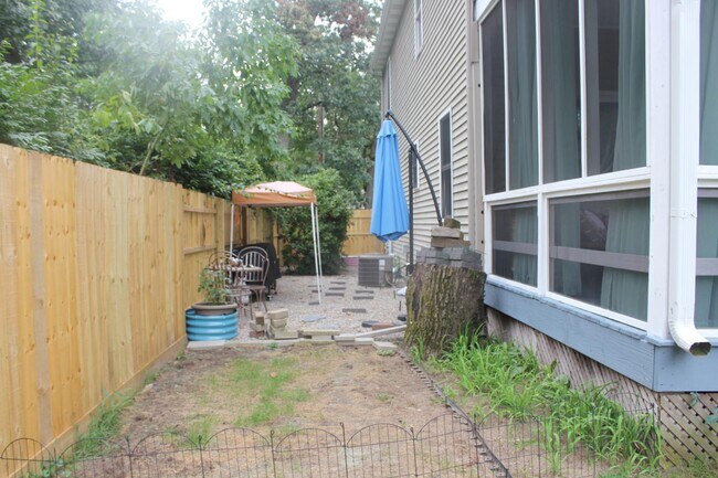 Building Photo - 13187 Yunge Ave