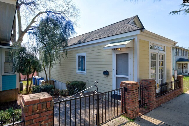 Building Photo - 728 Blanding St