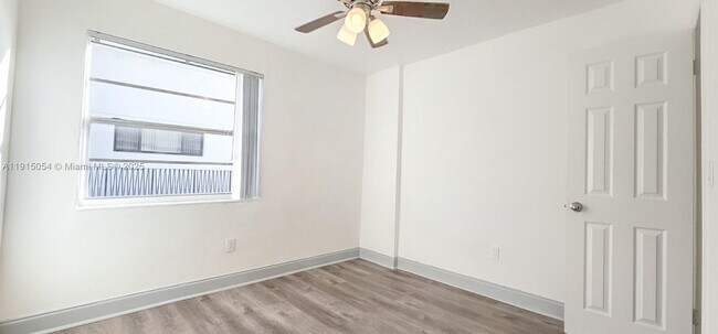 Building Photo - 5960 NE 5th Ct