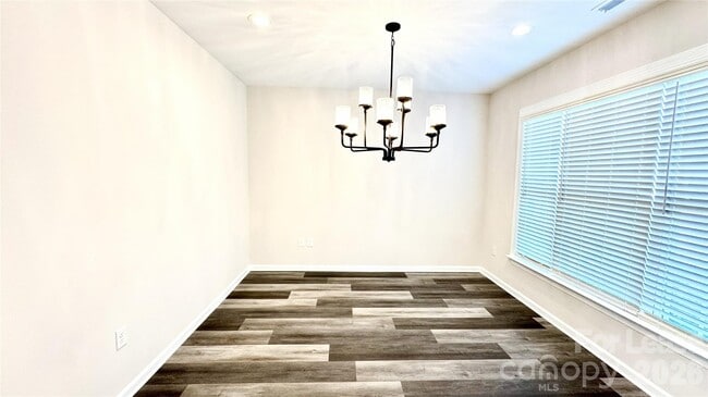 Building Photo - 1135 Overlake Dr