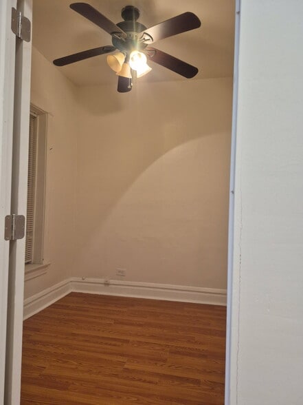 Building Photo - 1244 E 70th St