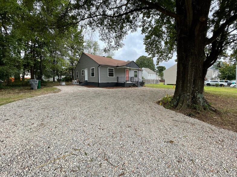 Building Photo - Room in House on Glory St