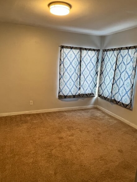 Building Photo - 742 Pony Farm Road