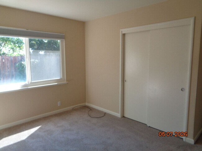Building Photo - 449 Azalea Way