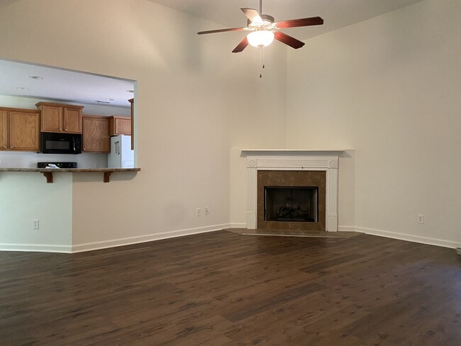 Building Photo - 1540 Bradley Blvd