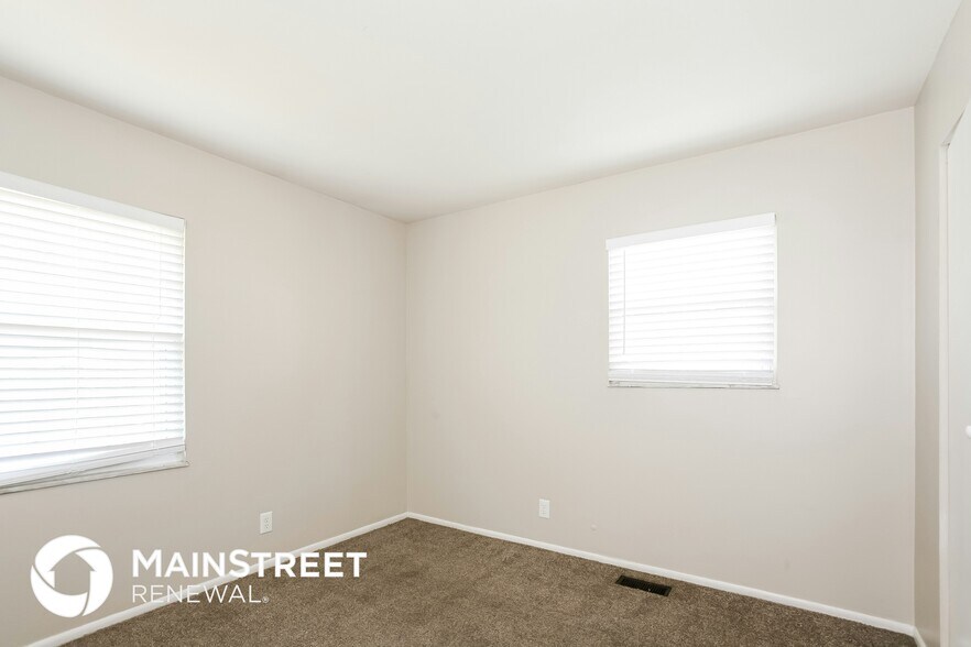 Building Photo - 2839 S Oxford St