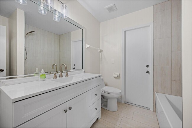 Building Photo - 1401 Hideaway Bend