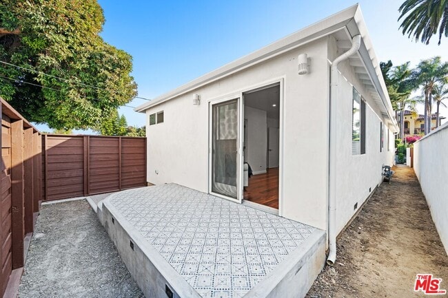 Building Photo - 2152 Parnell Ave