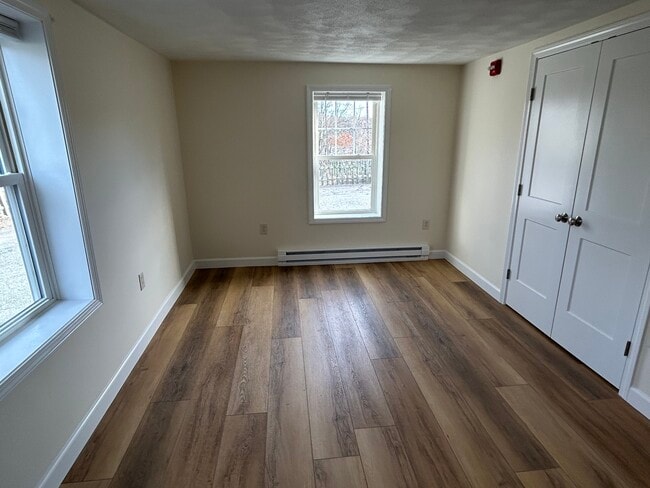 Building Photo - 182 Marlborough - Large 1 Bedroom Plus