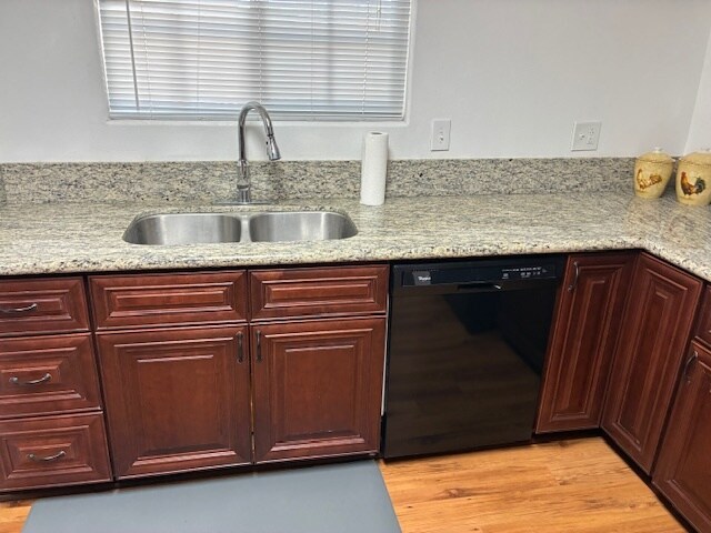 Kitchen - 6225 Cedarwood Ave