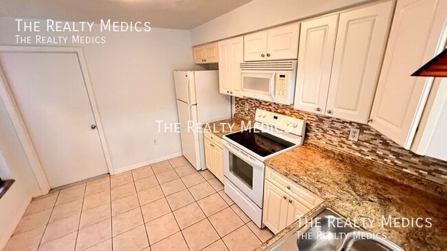 Building Photo - 7628 University Garden Dr