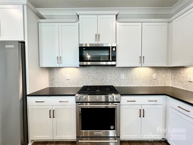 Building Photo - 15906 Parkside crossing Dr