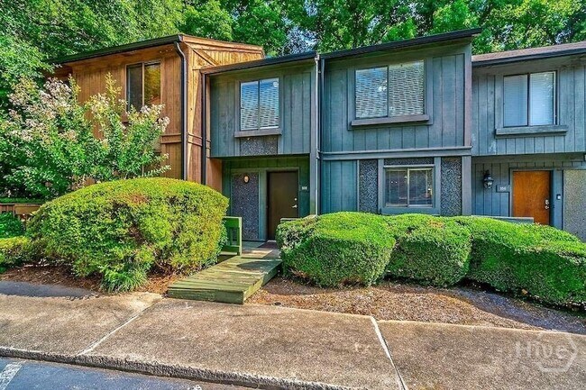Building Photo - 108 Fernbanks Ct