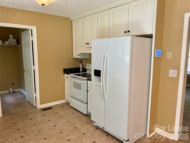 Building Photo - 316 Springhill Ln