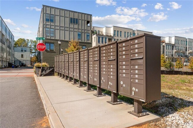 Building Photo - 1272 Longreen Ter NW