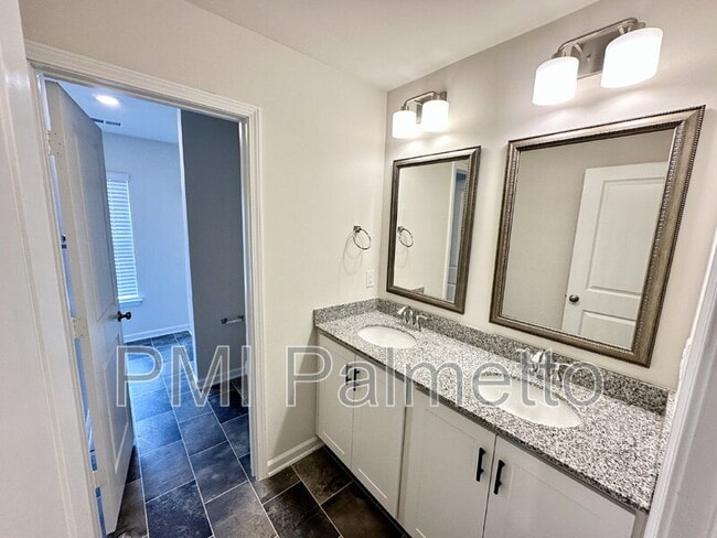 Building Photo - 335 Chetsley Dr