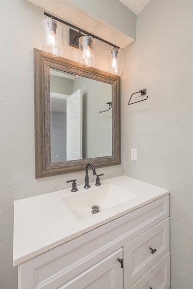Building Photo - 345 Scrub Jay Dr