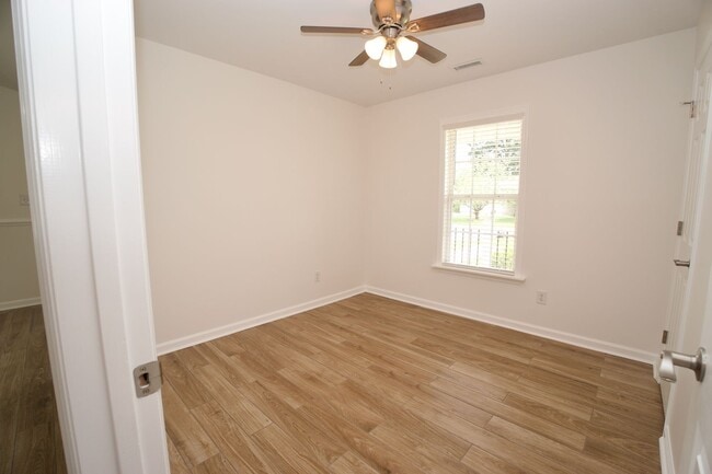 Building Photo - 210 Hayden Pl