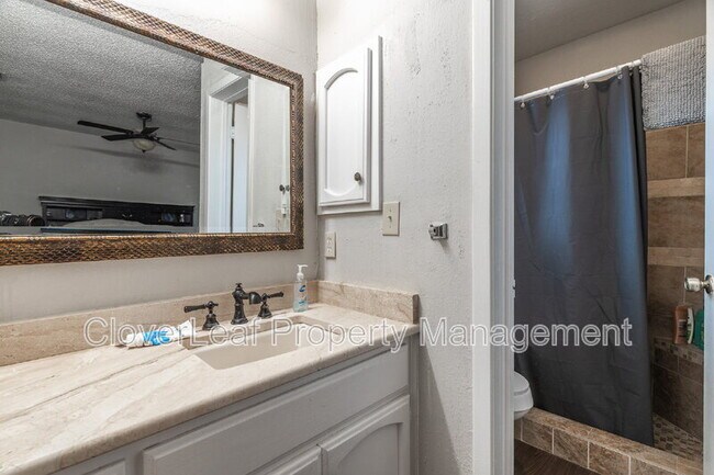 Building Photo - 1242 Hollyhock Ln