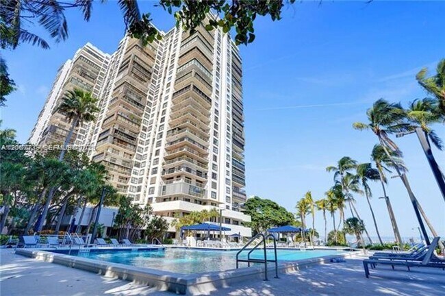Building Photo - 2333 Brickell Ave