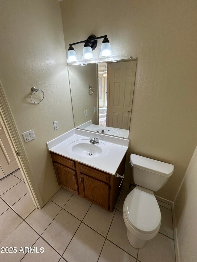 Building Photo - 1433 E Park Ave