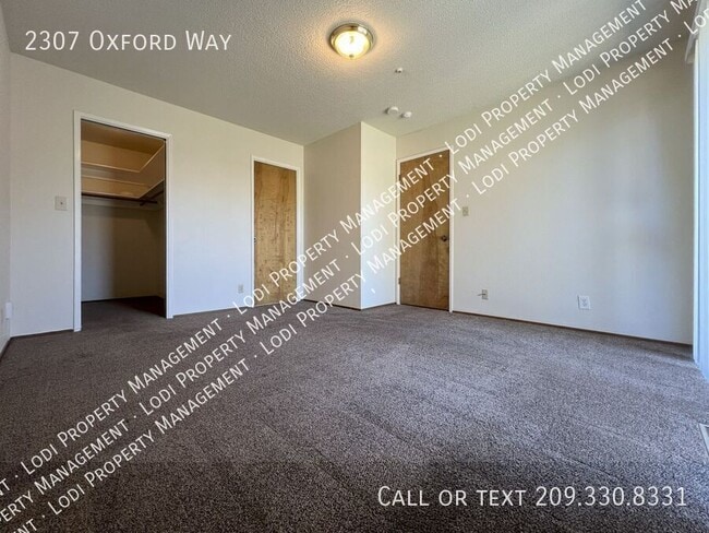 Building Photo - 2307 Oxford Way