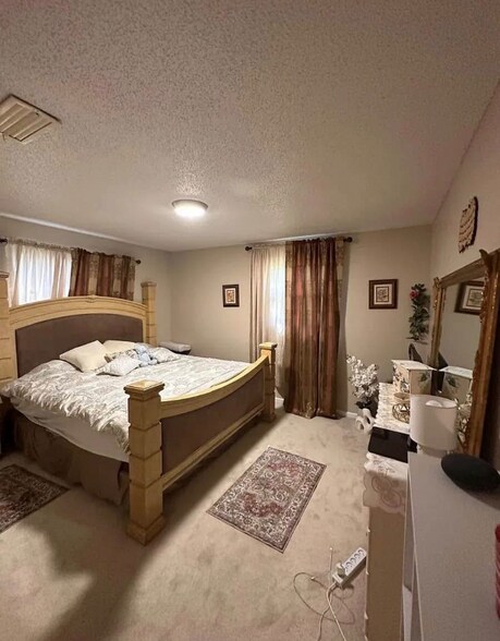 Building Photo - 257 S Fairbairn Dr