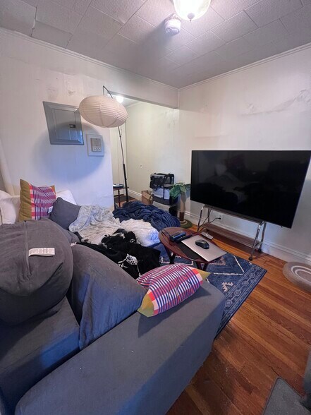 Primary Photo - 59 Gordon St