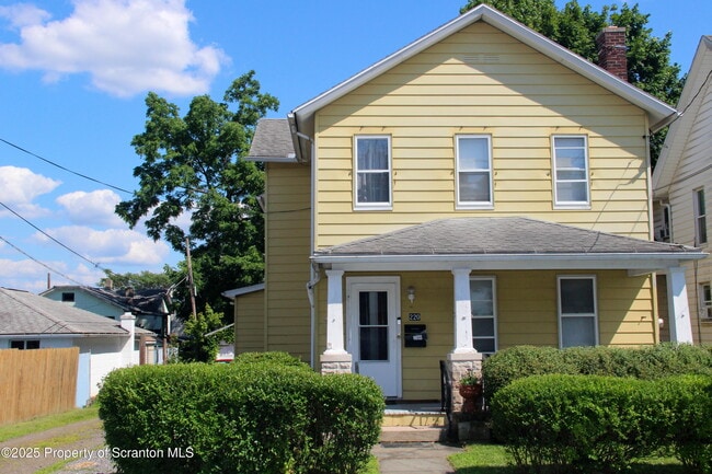 Primary Photo - 220 S Sumner Ave