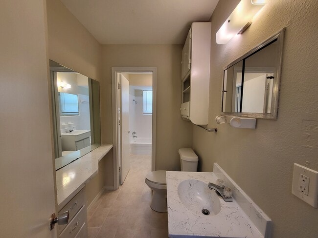 Building Photo - Nachita