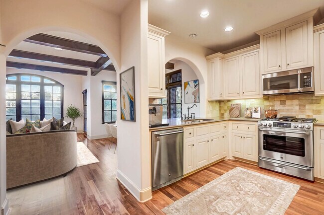 Building Photo - Paseo