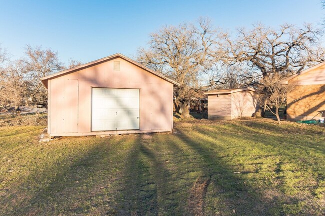 Building Photo - 1822 Greenwood Ln