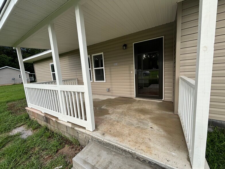 Building Photo - 1050 Forty One Rd