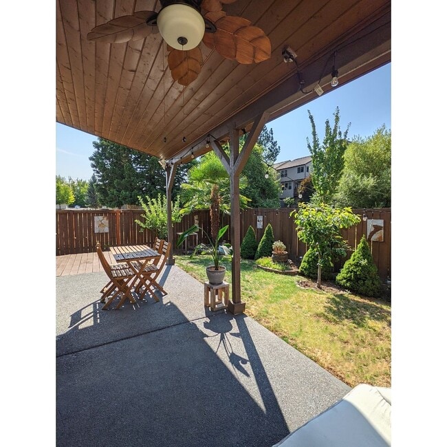 Building Photo - 730 SW 207th Pl