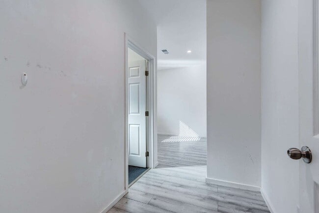 Building Photo - Private Yard Living with Modern Comfort in Costa Mesa