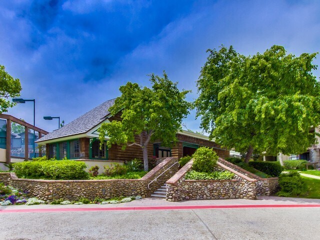 Building Photo - 8860 Villa La Jolla Dr