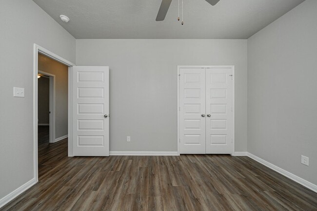 Building Photo - Impeccably Maintained Townhome in Brenham!